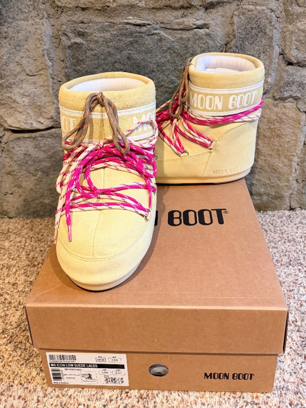 Moon boots-ICON Low Yellow Suede Boots